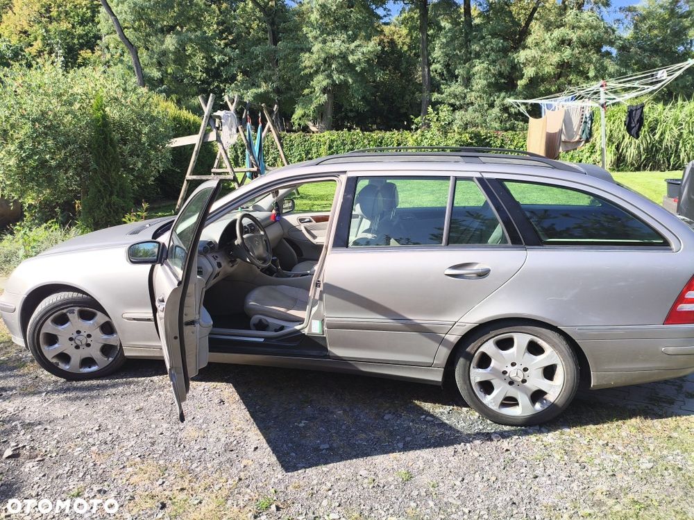 Mercedes-Benz C-Class 2005 photo 4