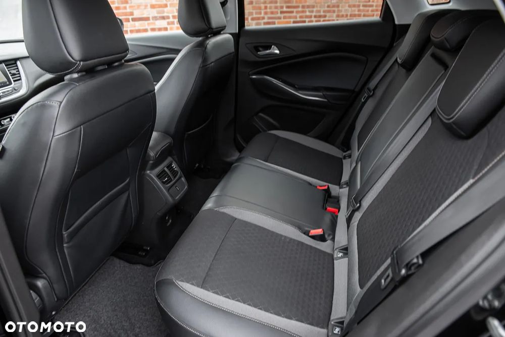 Opel Grandland X 1.2 Start/Stop Business Edition - 26