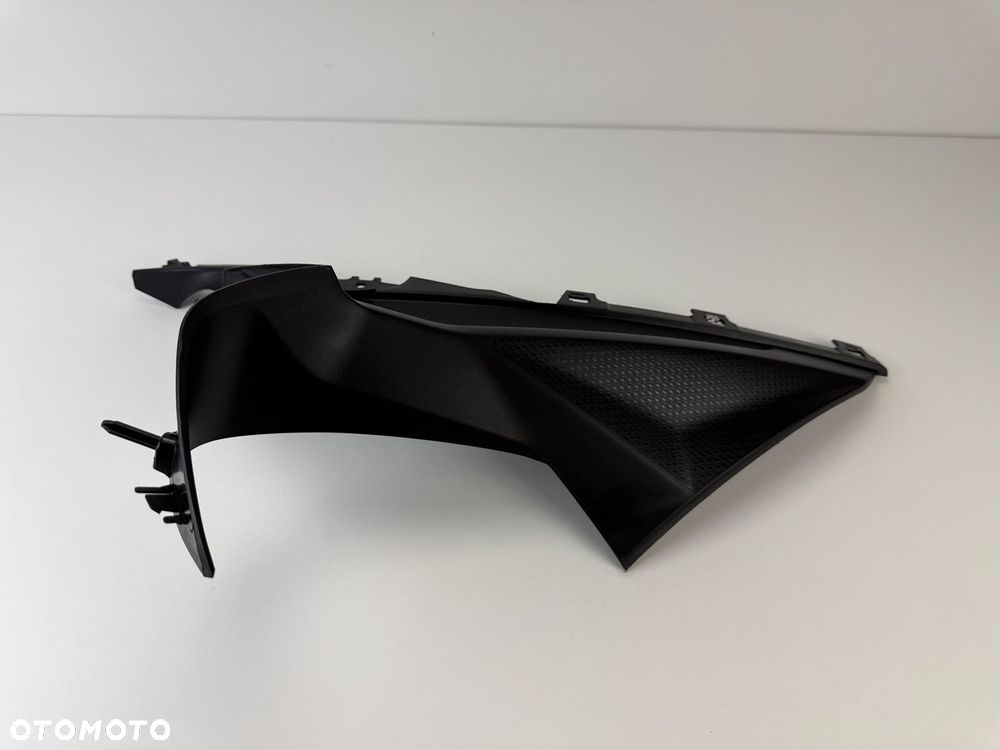 Prawe boczne górne wypełnienie BMW S1000RR K67 2019+ - 8