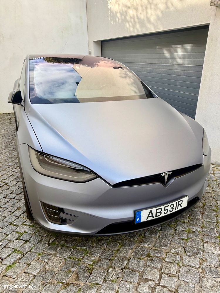 Tesla Model X - 4