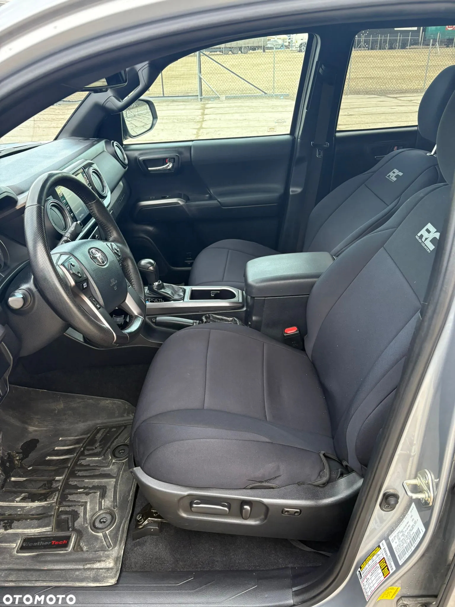 Toyota Tacoma - 14