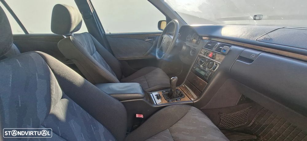 Mercedes-Benz E 220 - 7