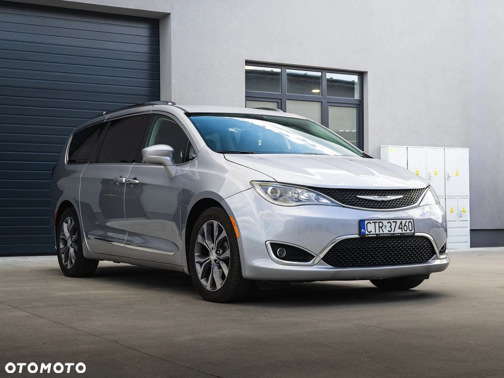 Chrysler Pacifica - 1