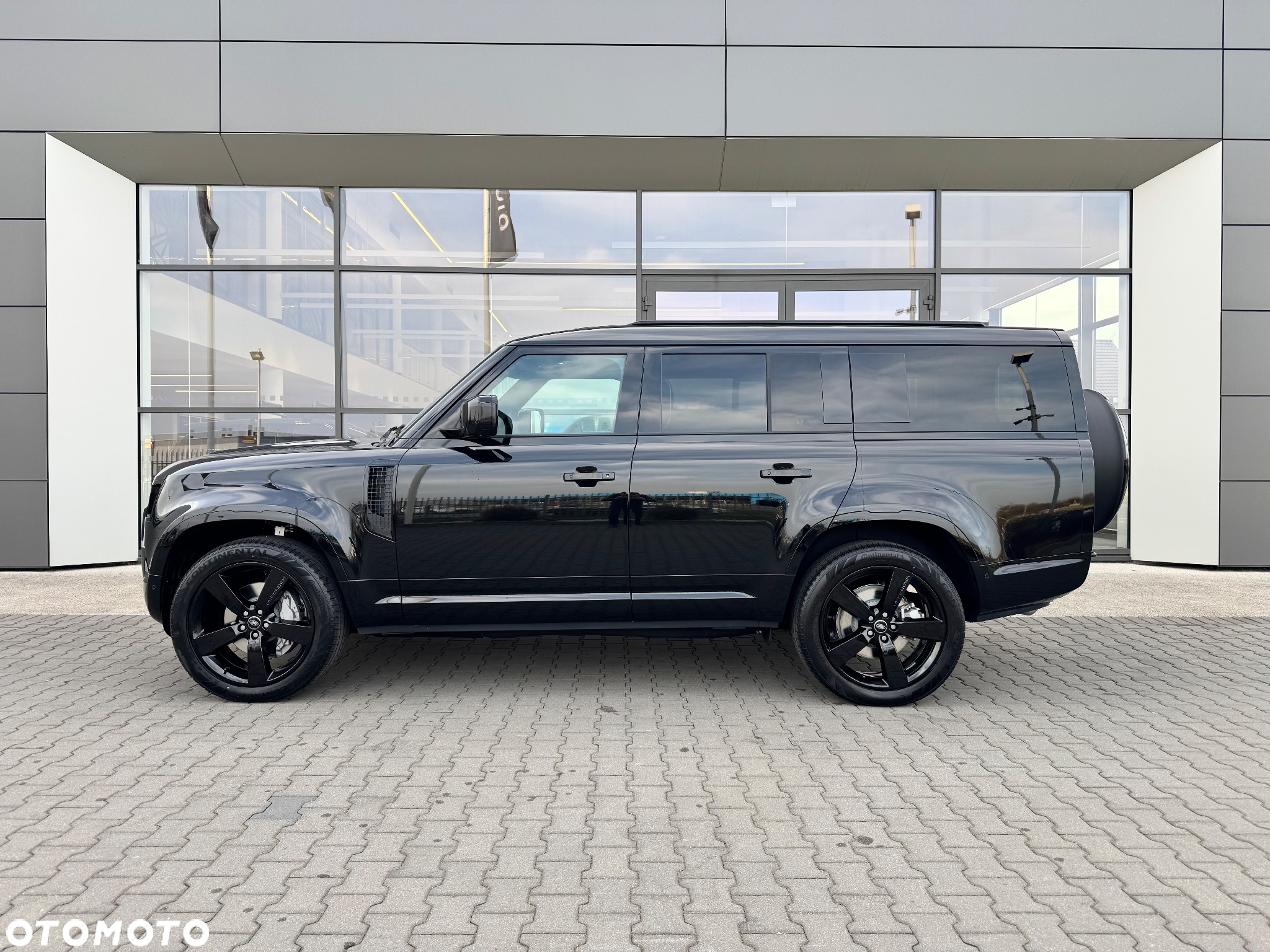 Land Rover Defender - 16