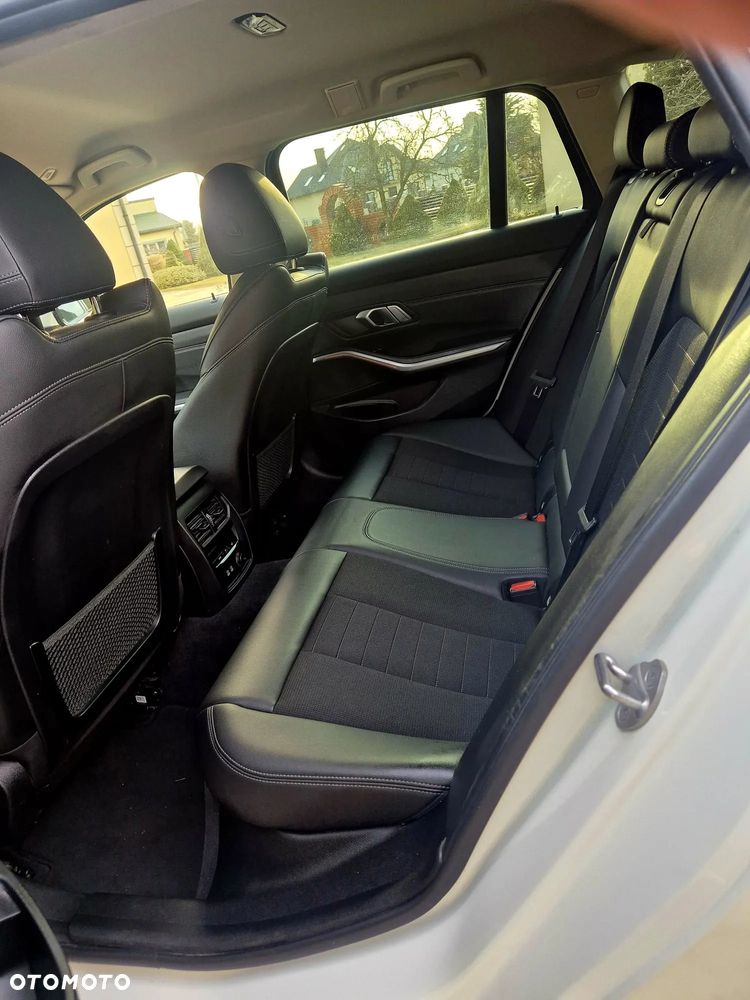 BMW Seria 3 318i Sport Line - 22