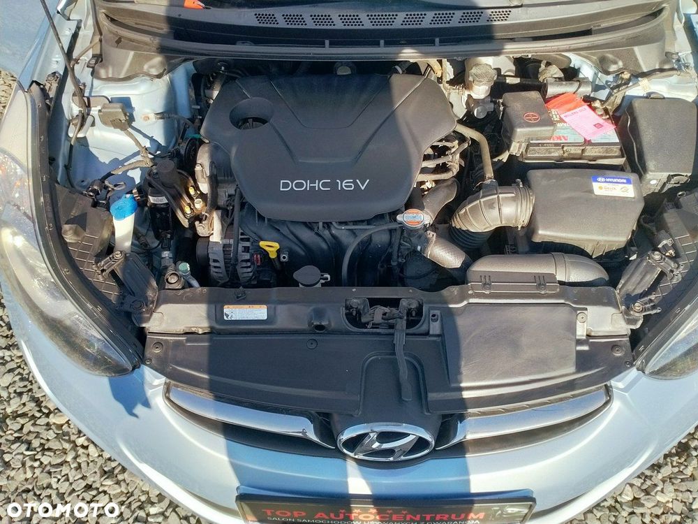 Hyundai Elantra - 30