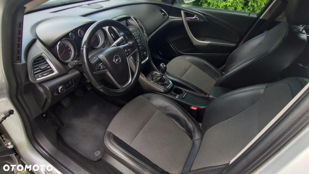 Opel Astra 2.0 CDTI Cosmo - 9