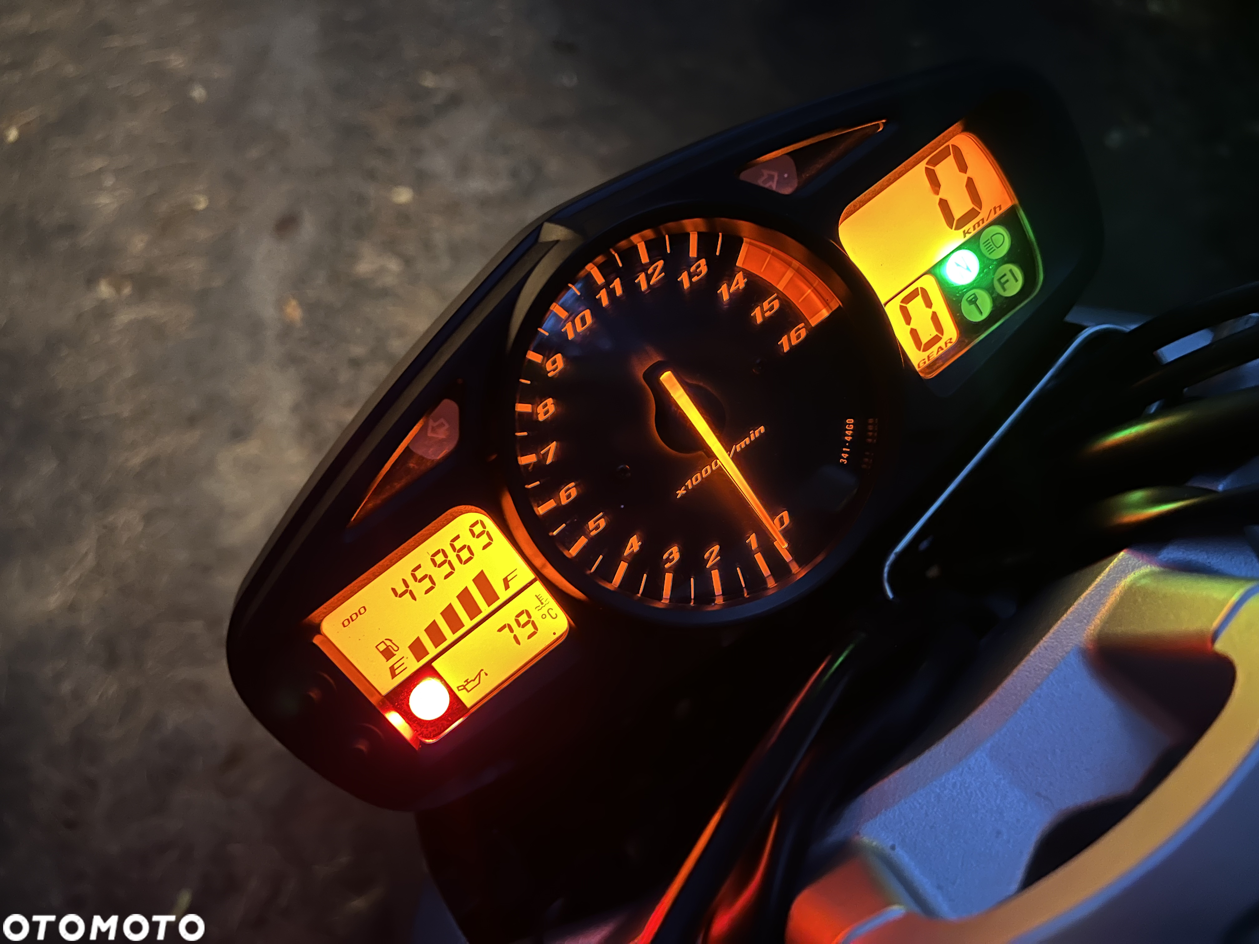 Suzuki GSR - 2