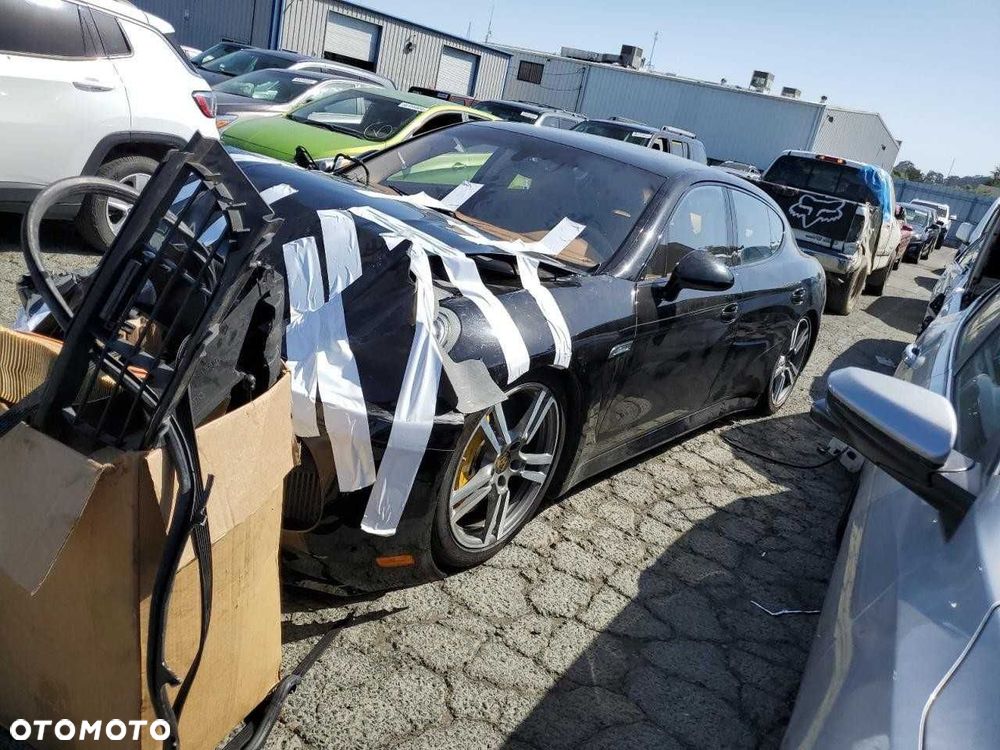 Porsche Panamera Turbo 4.8, z 2012 roku, model USA. - 1