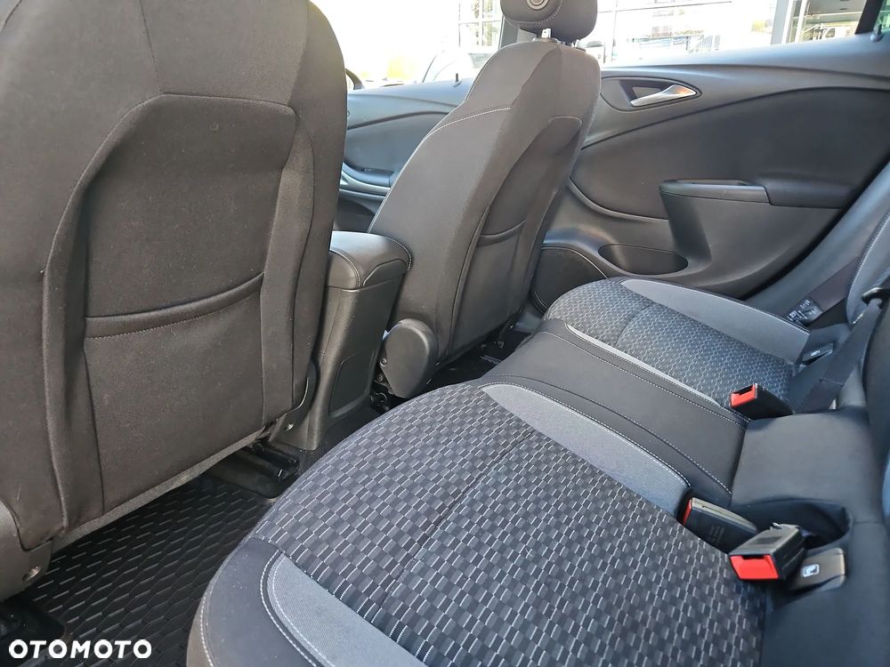 Opel Astra 1.2 T GS Line S&S - 24