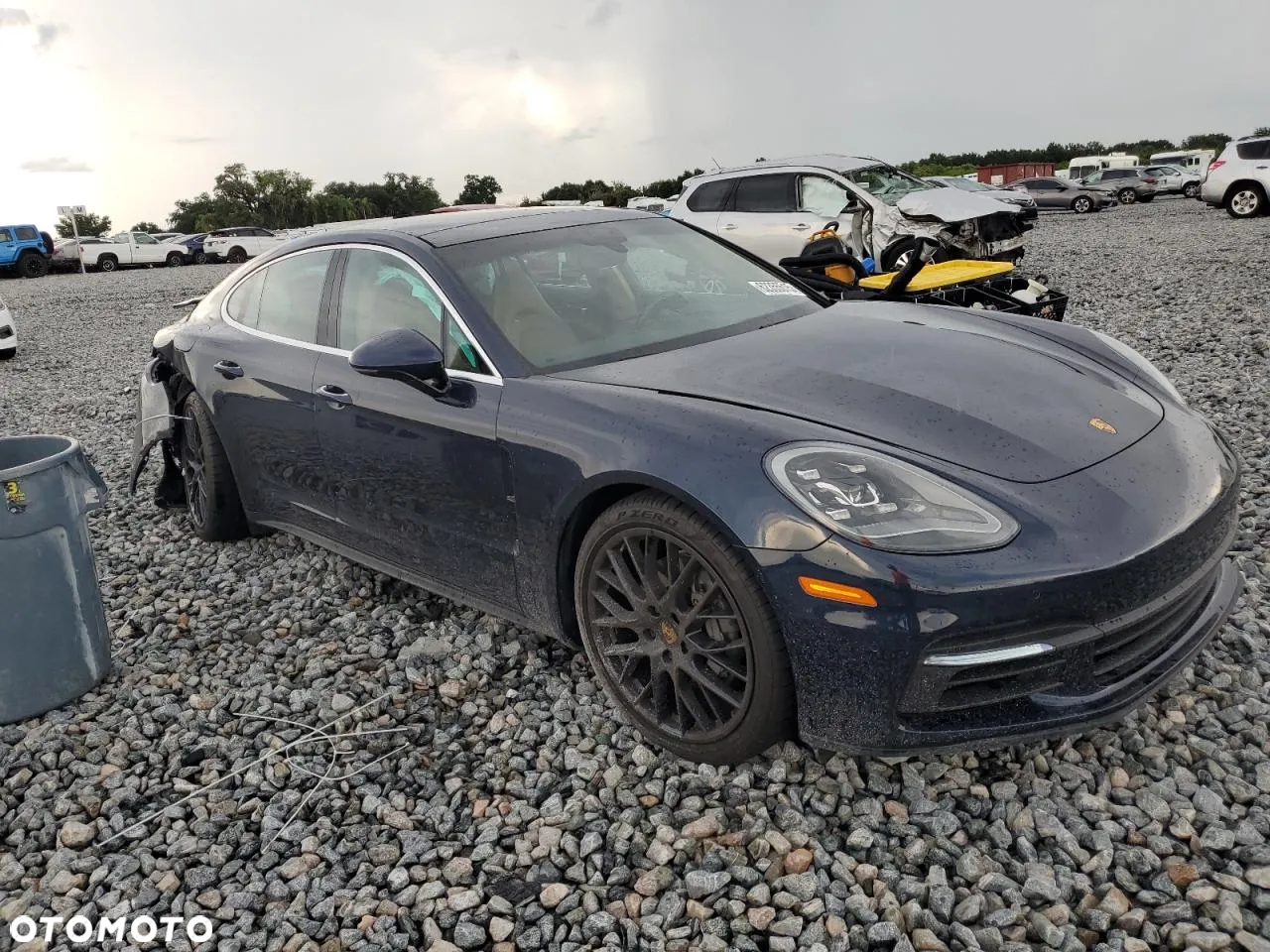 Porsche Panamera Standard - 4