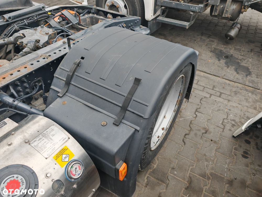 KOMPLET BŁOTNIKÓW LEWY TYŁ LAMPA LED IVECO S-WAY HI-WAY - 4