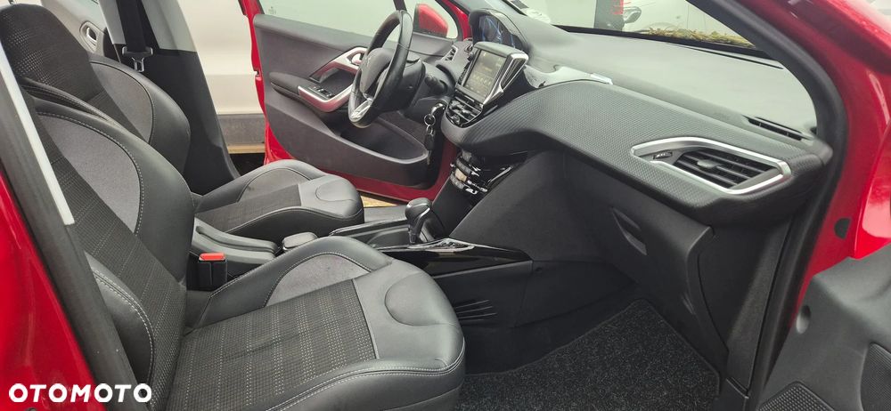 Peugeot 2008 1.2 Pure Tech Allure S&S EAT6 - 9