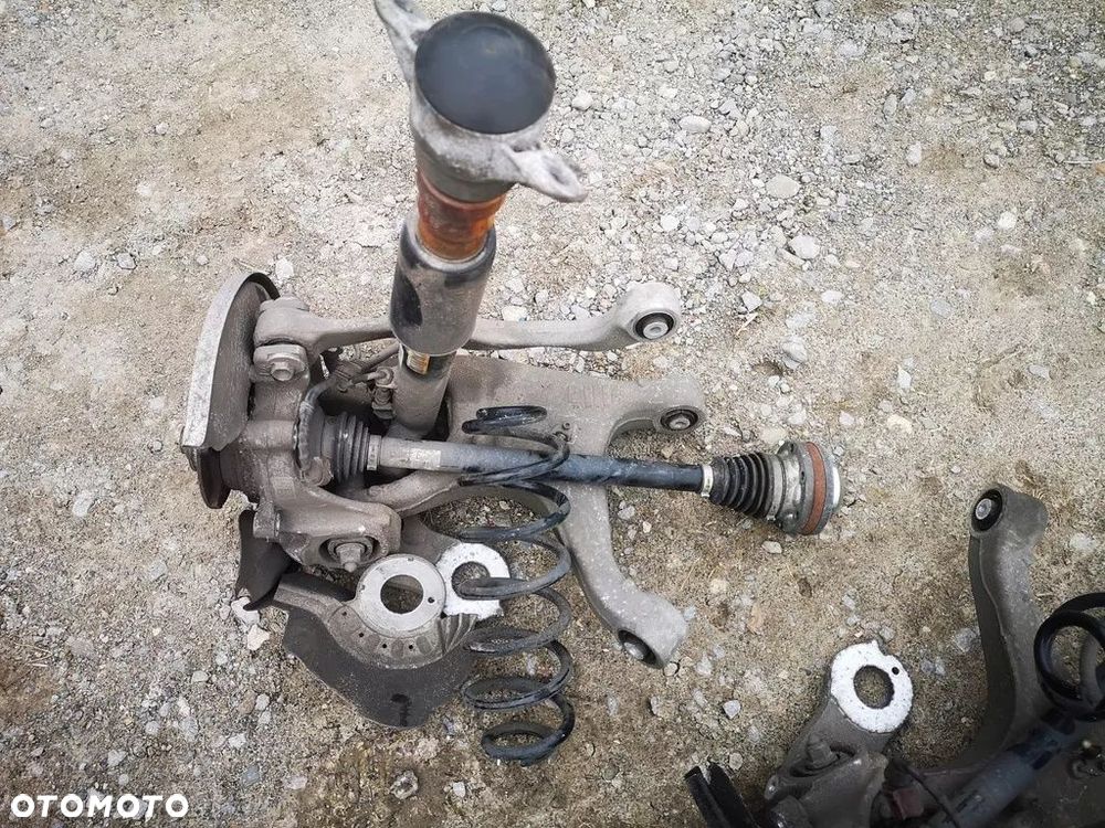 zwrotnica TYŁ prawa lewta audi q5 8r0 3.0D - 2