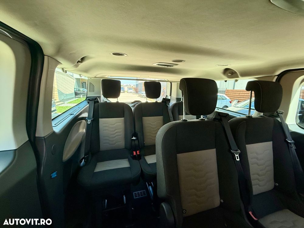 Ford Tourneo Custom - 13