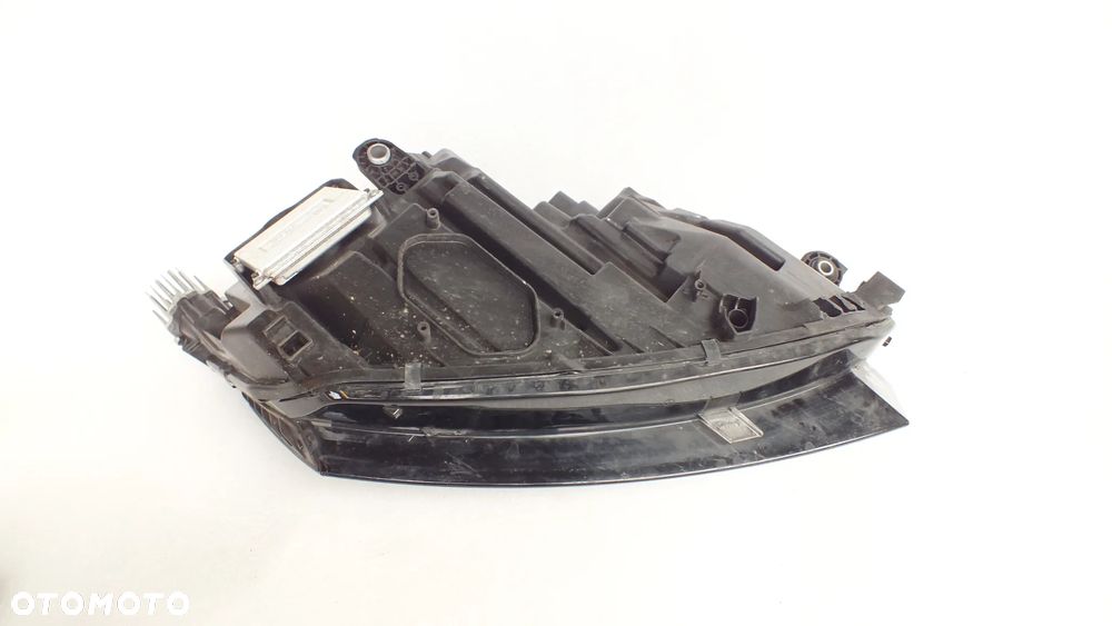 Lampa przednia lewa Skoda Octavia IV 5e4 - 4