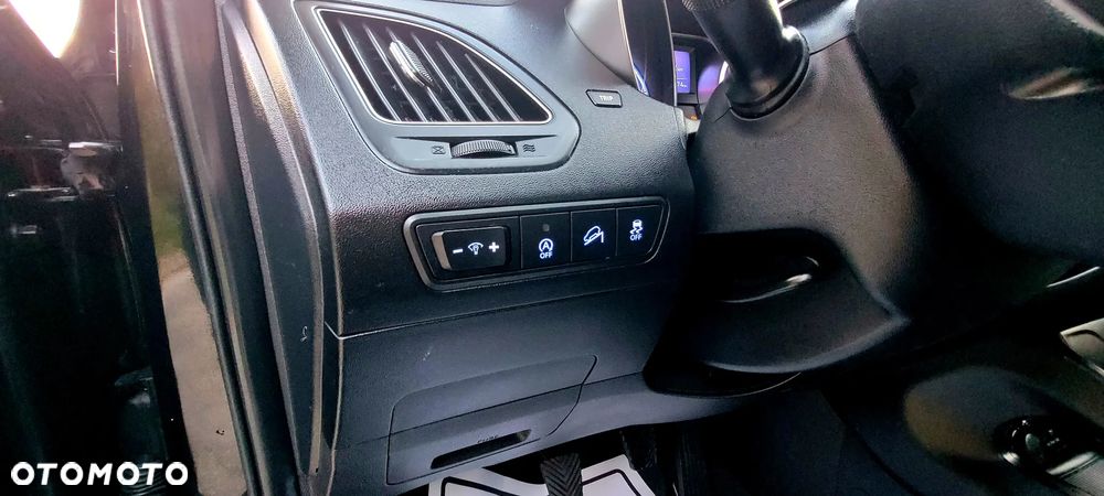 Hyundai ix35 1.7 CRDi 2WD blue Finale Gold - 27