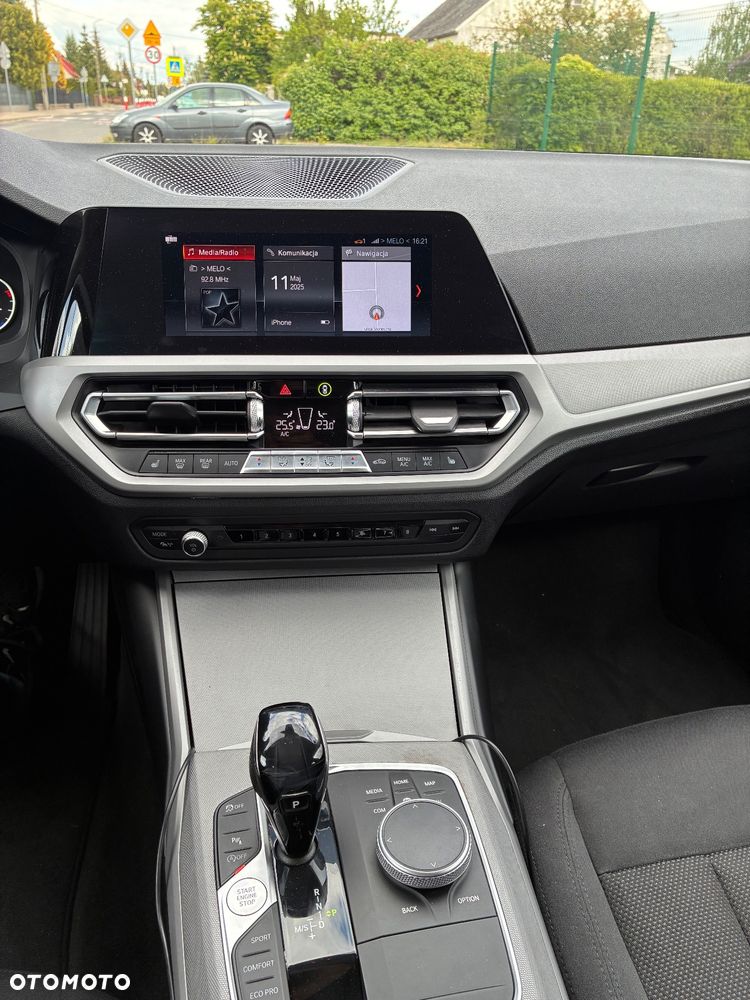 BMW Seria 3 320d Luxury Line - 16