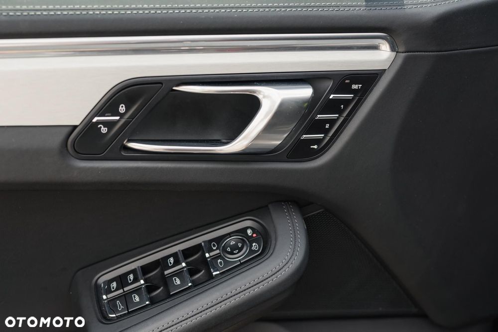 Porsche Macan Turbo - 28