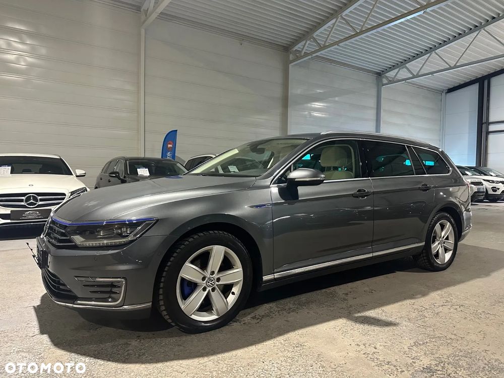 Volkswagen Passat - 2