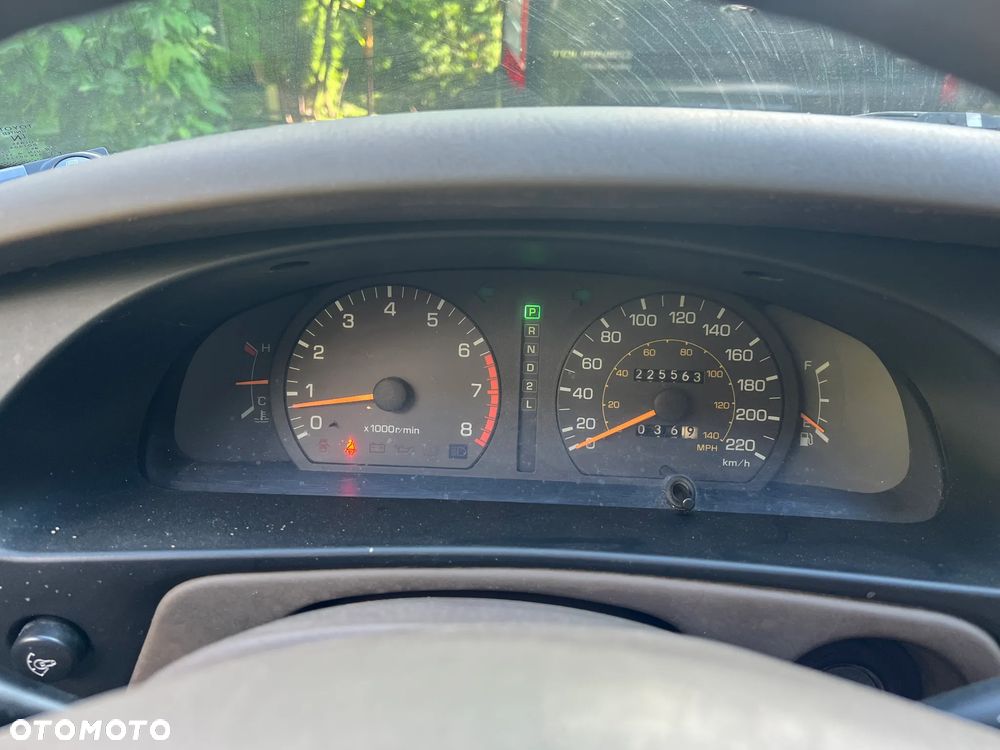 Toyota Camry 3.0 V6 LE - 4