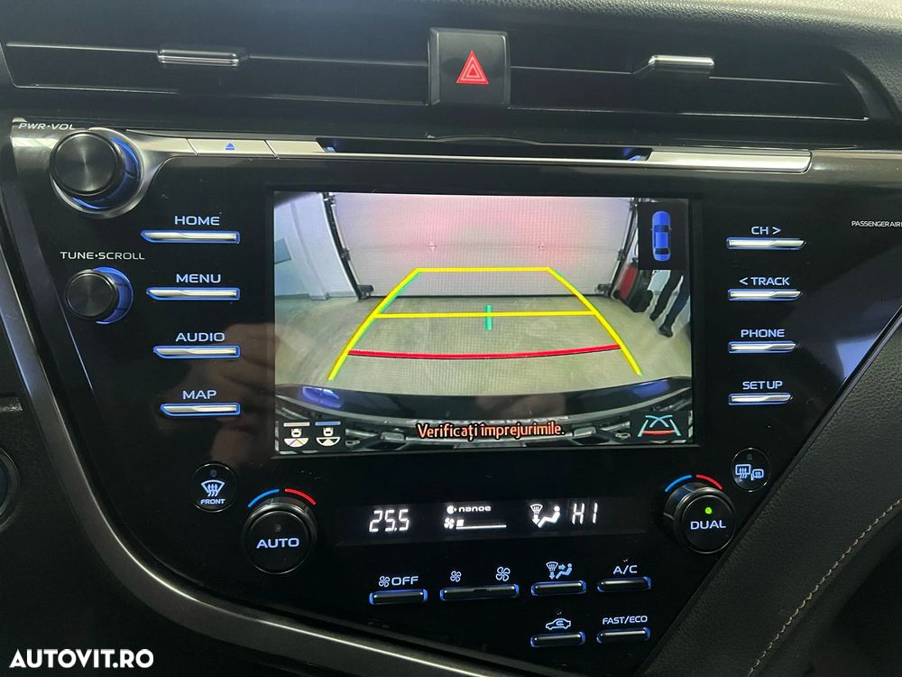 Toyota Camry Luxury - 30