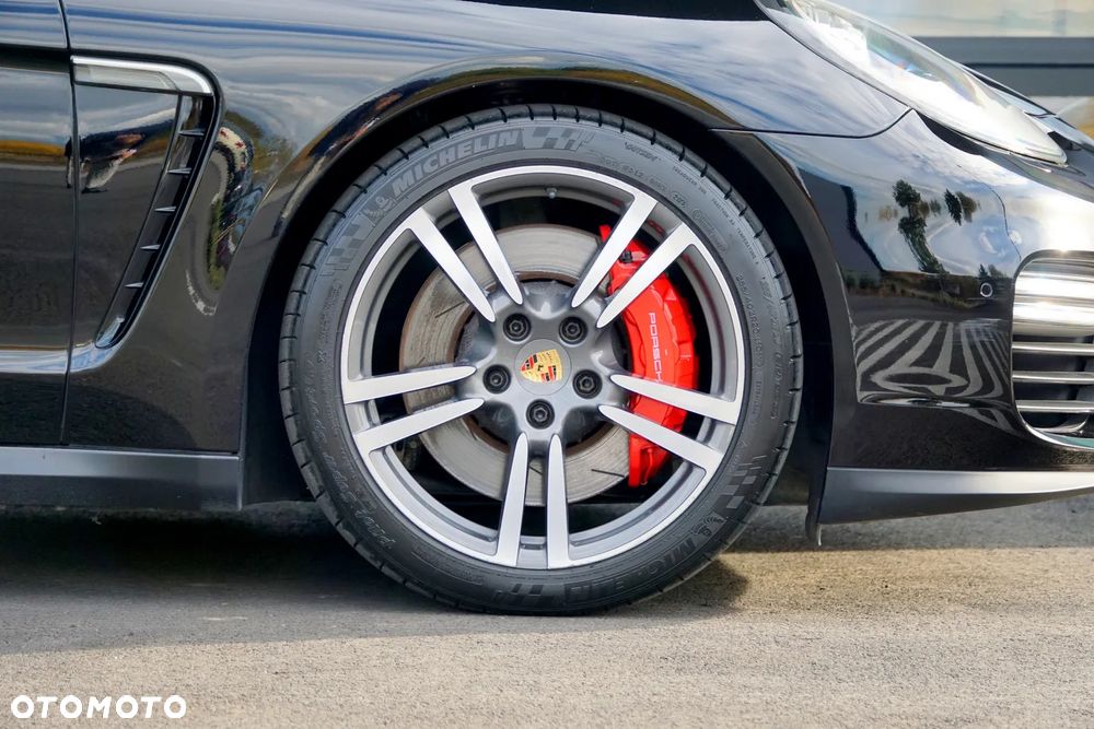 Porsche Panamera GTS PDK - 15