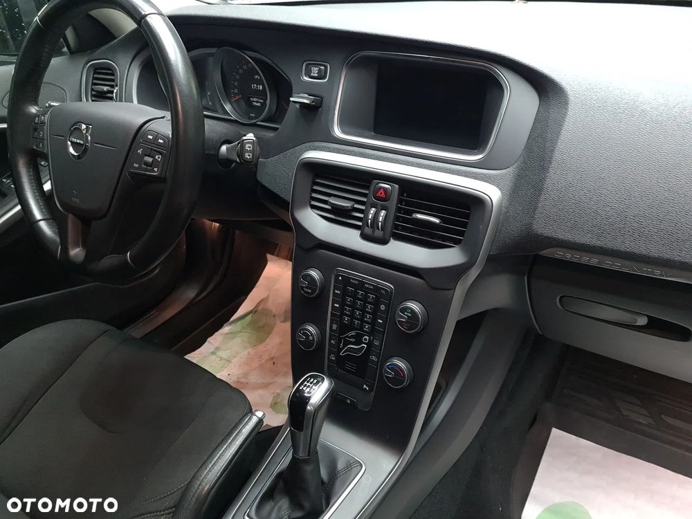 Volvo V40 Cross Country D2 Momentum - 15