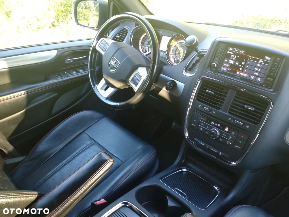 Dodge Grand Caravan 3.6 R/T - 9