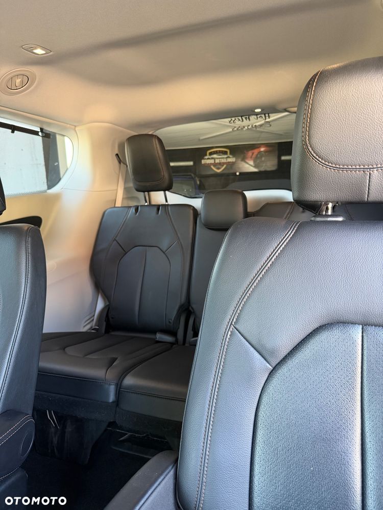Chrysler Pacifica - 10