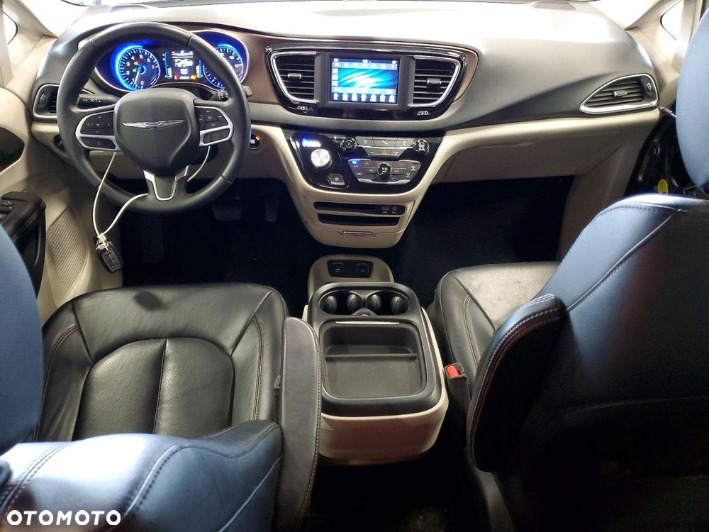 Chrysler Pacifica - 7