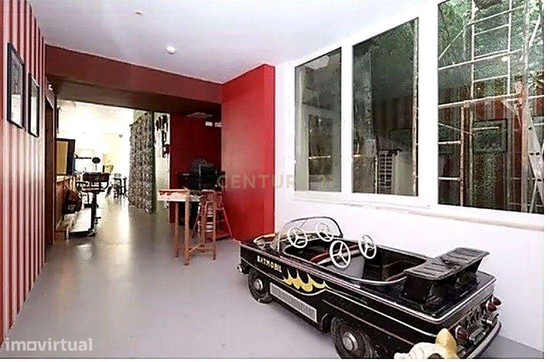 Espaço comercial em edifício reabilitado em frente ao Panteão Nacional - Grande imagem: 4/5