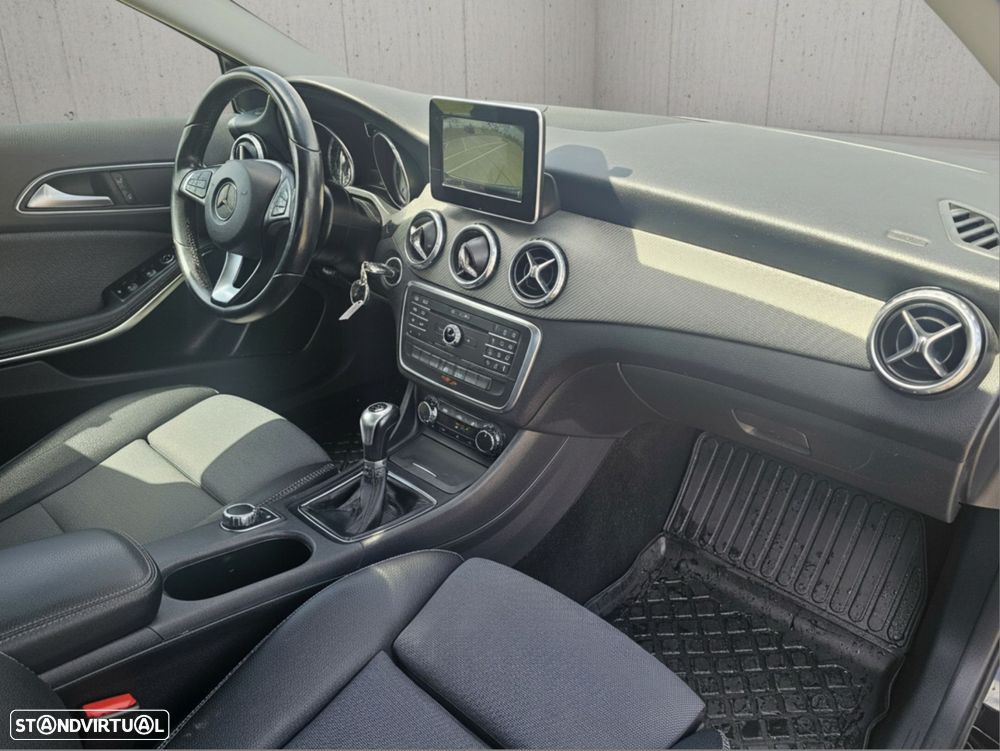 Mercedes-Benz GLA 180 - 9