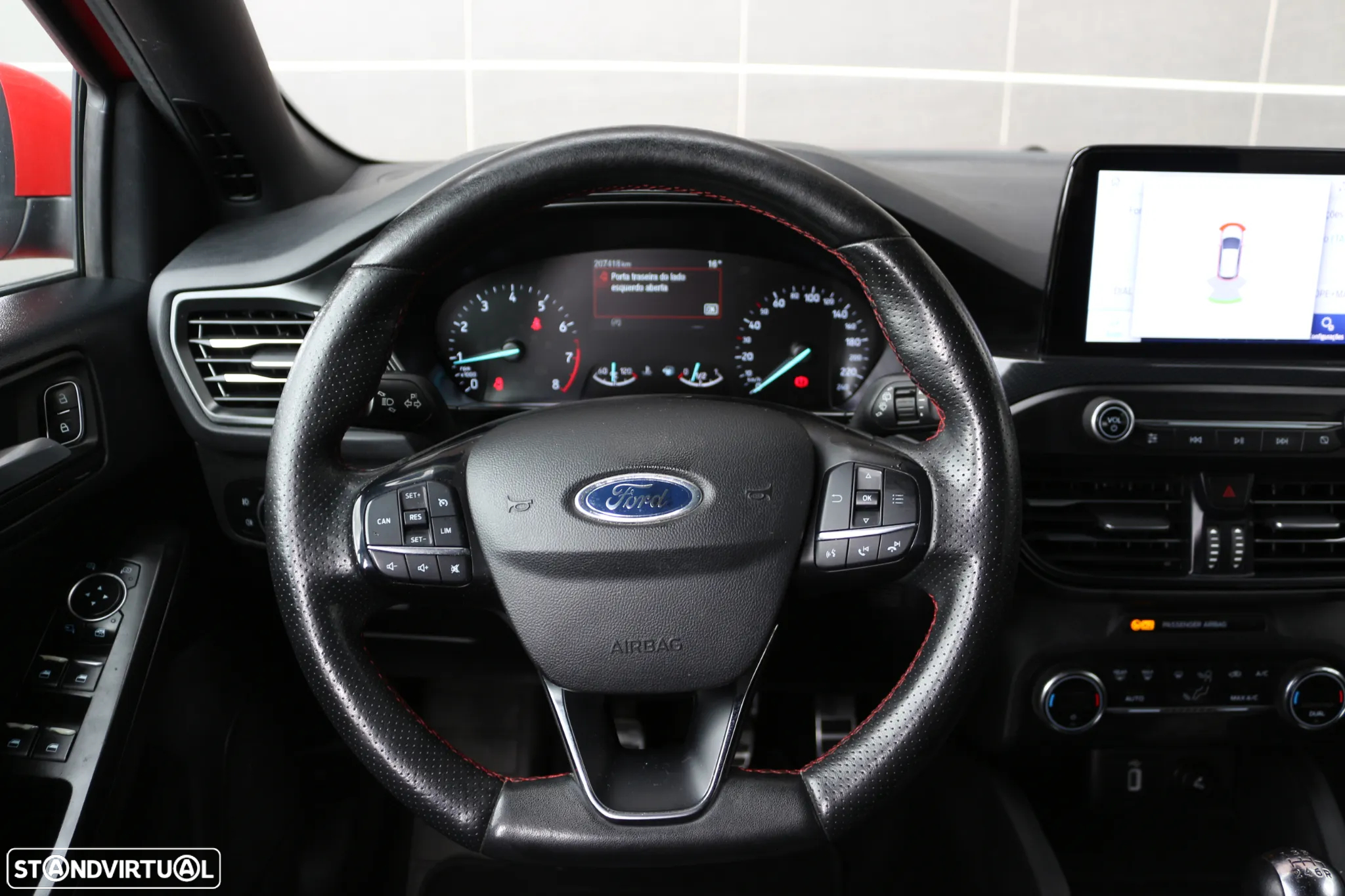 Ford Focus SW 1.0 EcoBoost S&S ST-LINE - 24