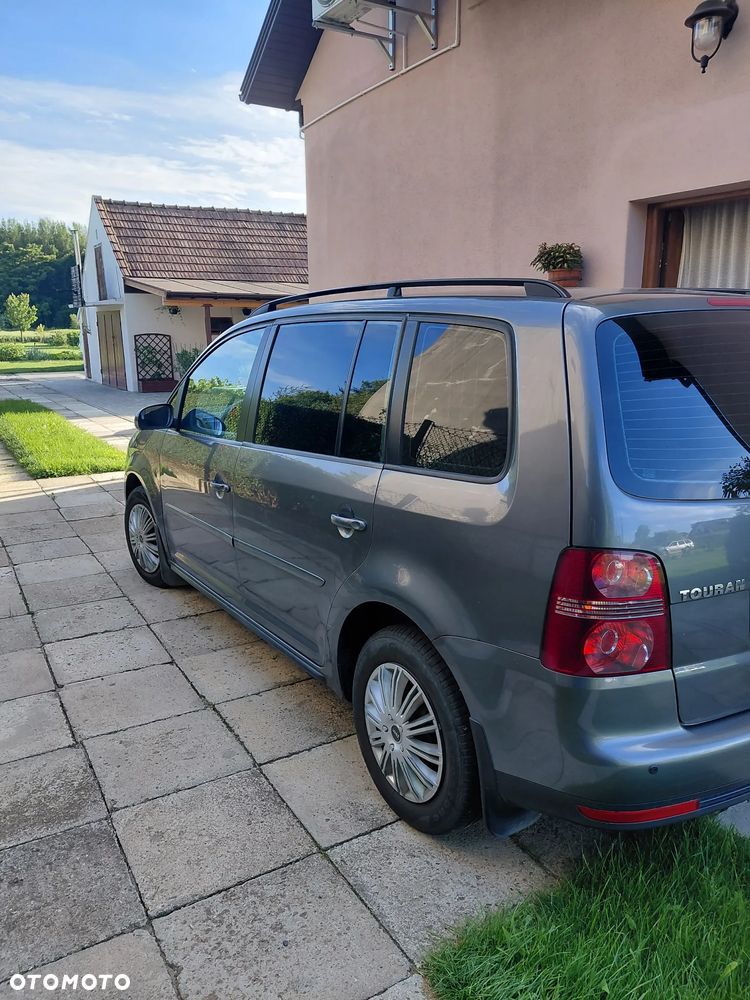 Volkswagen Touran - 8
