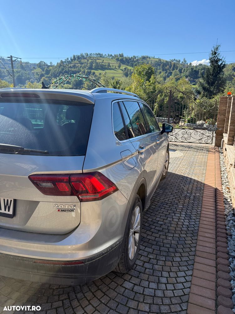 Volkswagen Tiguan 2.0 TDI 4Mot DSG Comfortline - 6