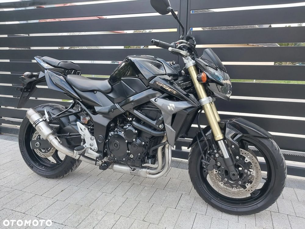 Suzuki GSR - 3