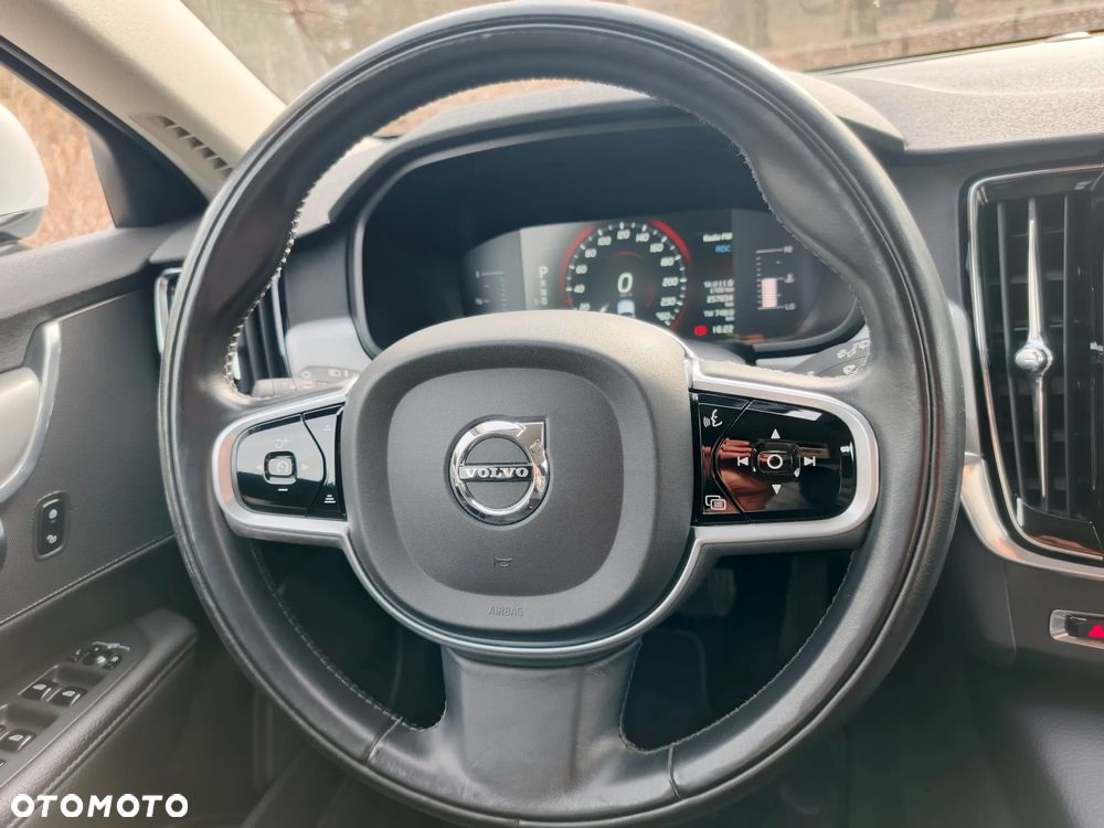 Volvo V90 D5 AWD Momentum - 23