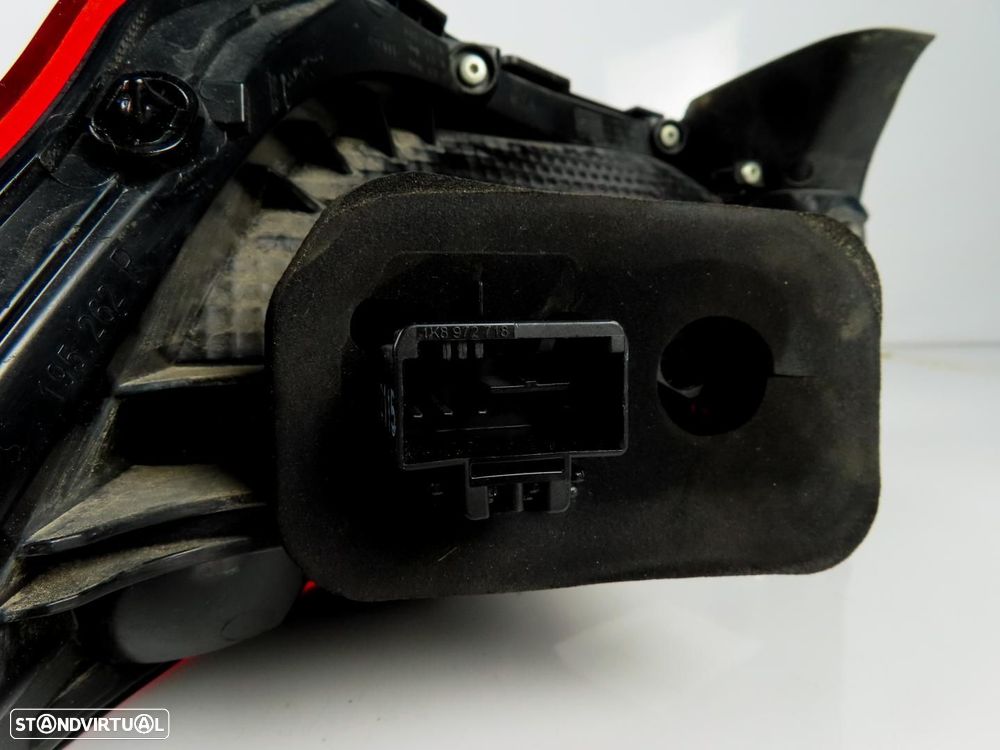 Farolim LED Direito/Trás Usado / Original VW PASSAT (3G2/CB2) 3G5945096F / 3G594... - 3