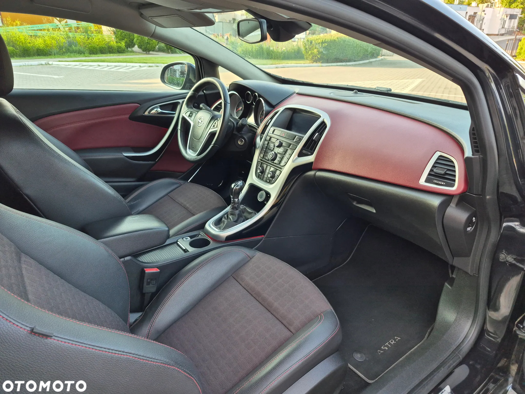 Opel Astra IV GTC 1.6 T Sport - 27