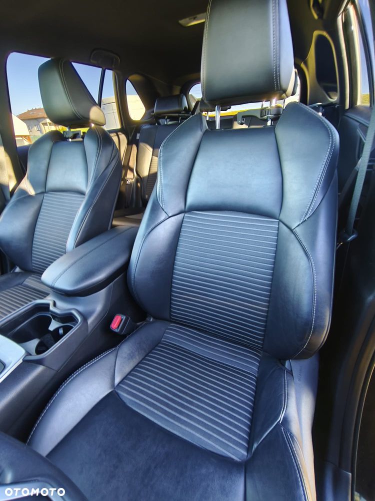 Toyota RAV4 2.5 Hybrid Black Edition by JBL 4x4 - 12