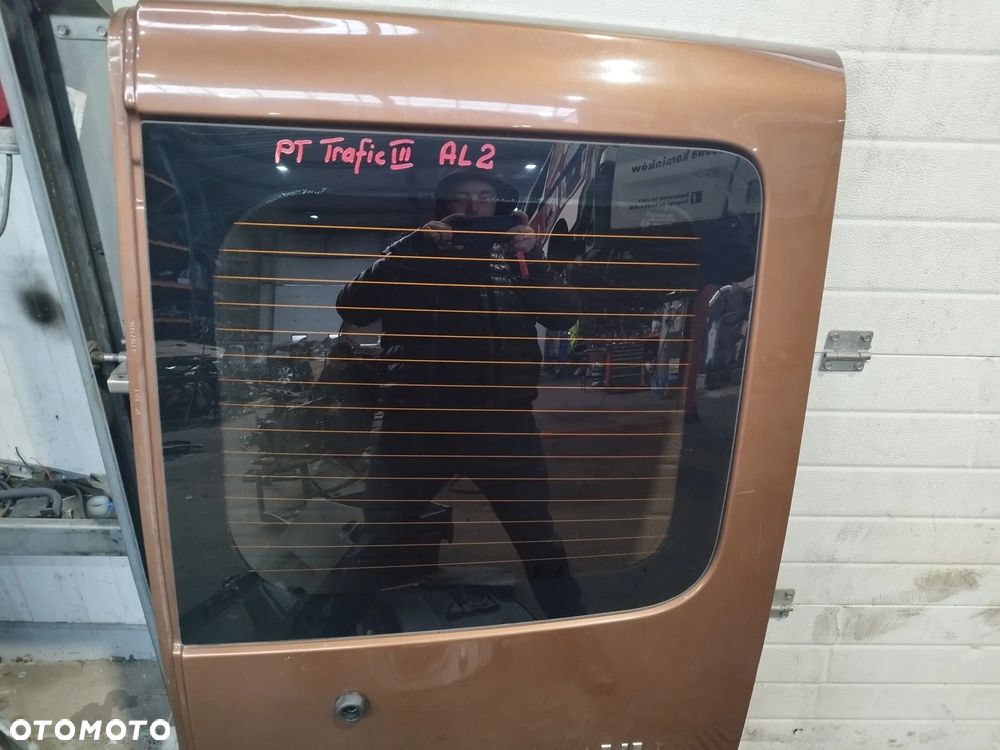 Szyba tylna tył prawa w drzwi Trafic III Vivaro B Talento NV300