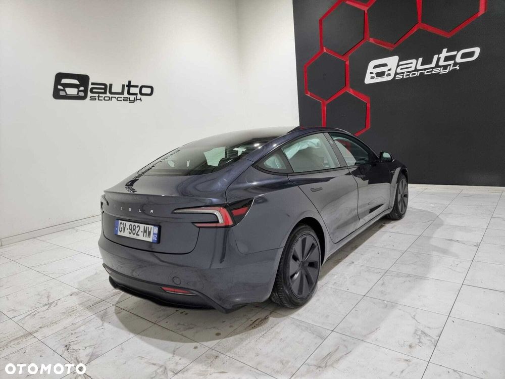 Tesla Model 3 - 1