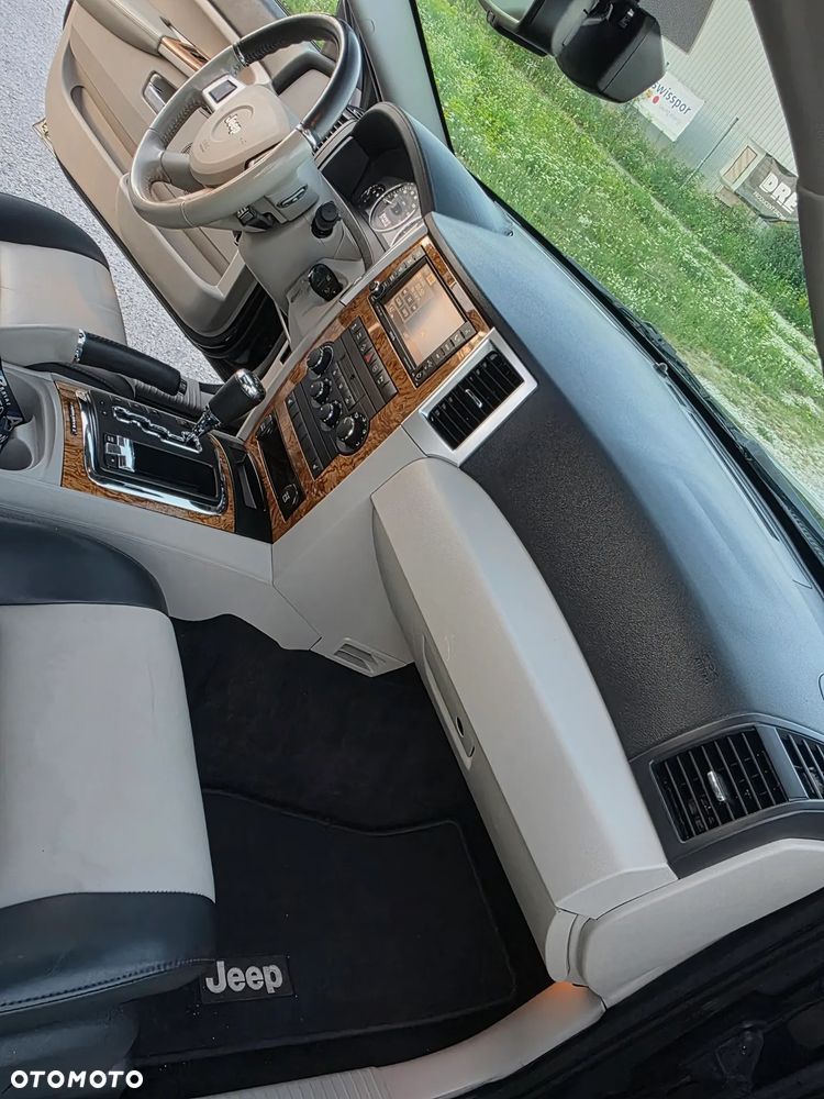 Jeep Grand Cherokee 5.7 V8 HEMI Automatik Overland - 33