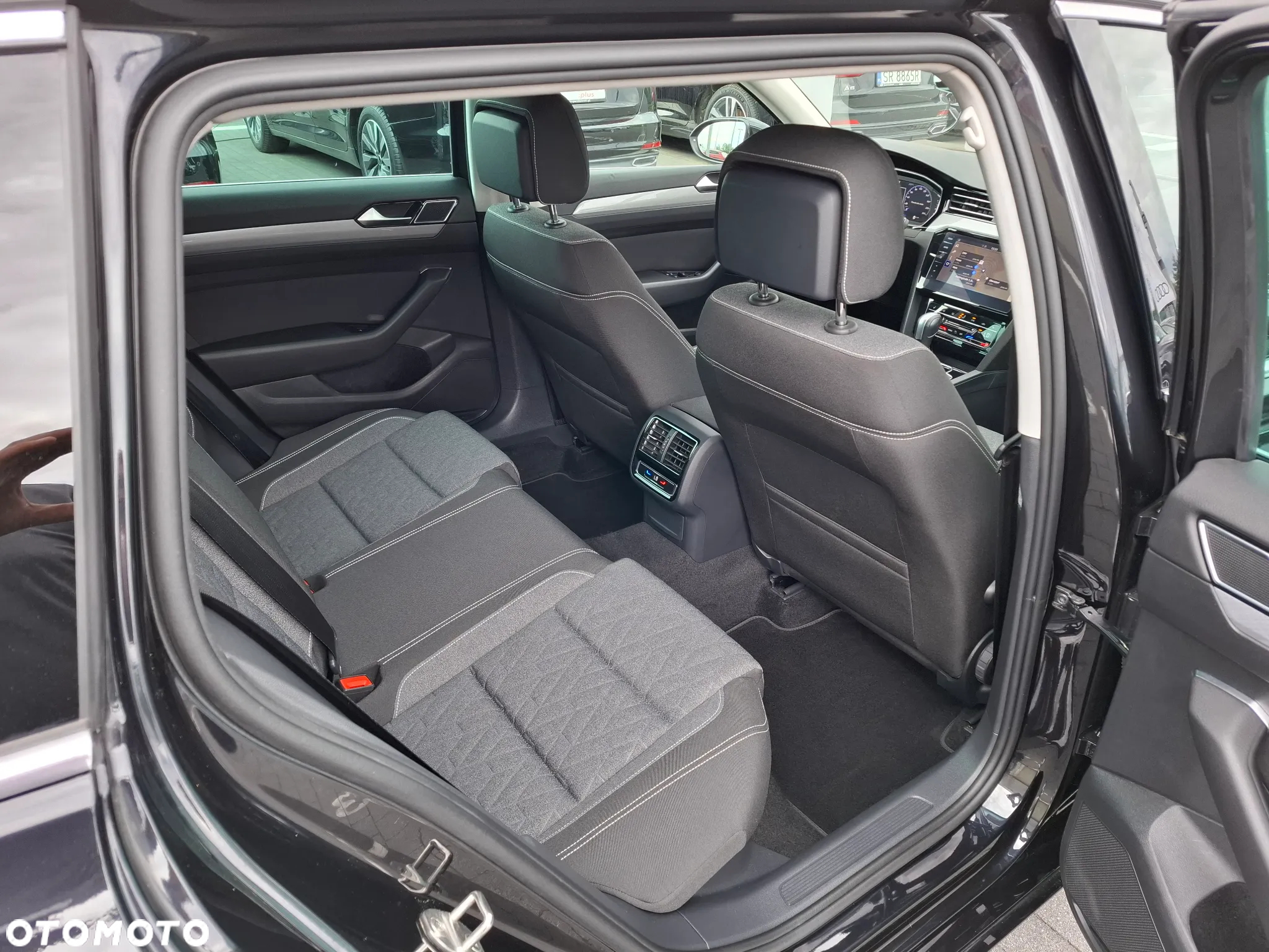 Volkswagen Passat Variant 2.0 TDI SCR DSG Business - 8