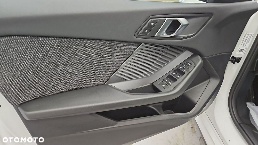 BMW Seria 1 120 mHEV - 11