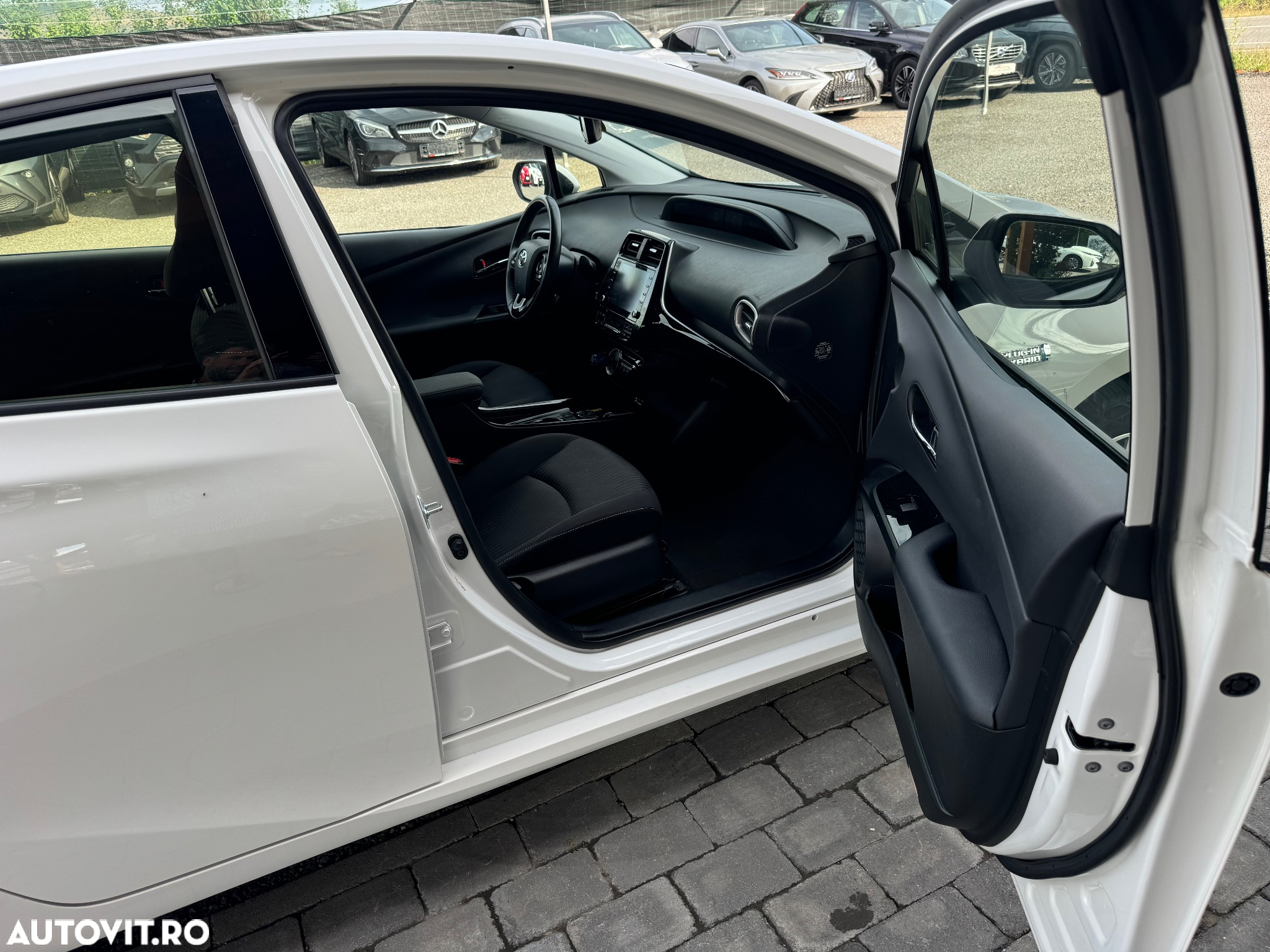 Toyota Prius Plug-in Hybrid Solar - 27