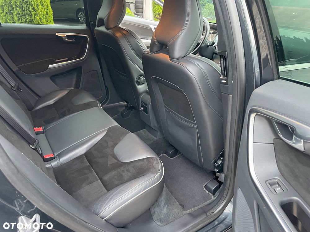 Volvo XC 60 D4 AWD R-Design Kinetic - 12