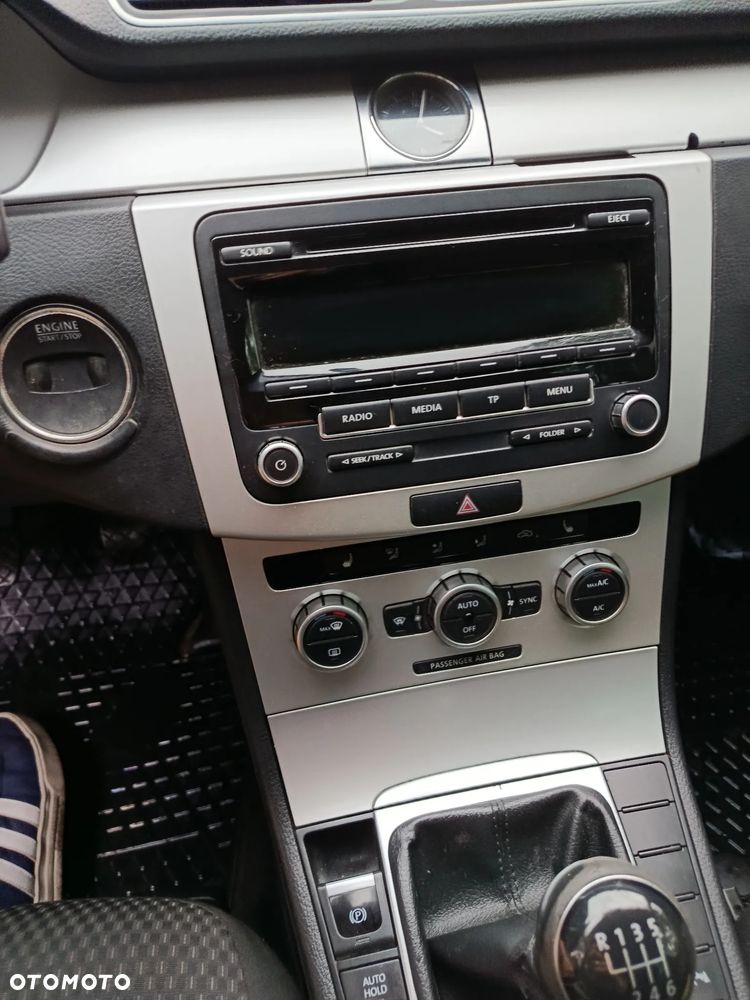 Volkswagen Passat - 11