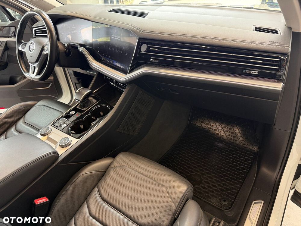 Volkswagen Touareg - 23